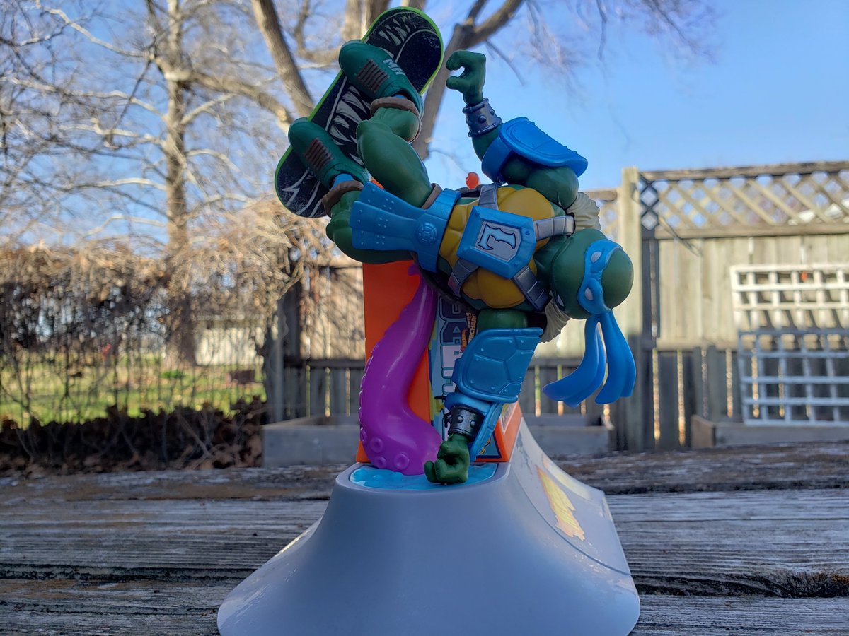 cracktasticpod's tweet photo. Happy #thrasherthursday @tonyhawk @Hot_Wheels @Mattel @Nickelodeon #thepfpn #cracktasticplastic #turtlethursday #turtlesofgrayskull #leonardo #fingerboard #skateboardphotography #skateboard #skatepark #quarterpipe #rails #doakickflip #ollie #handstand #grind #toyphotography https://t.co/mBsurmXgFc