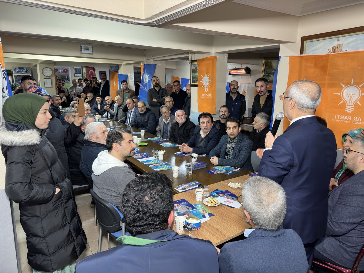 hamit_oncu's tweet photo. Bizim her mahallemizde özü sözü bir, vefalı dostlarımız var.

Süleymaniye Mahallesi lokalinde mahalle sakinlerimiz ile buluşup görüş alışveriş yaptık.

Komşularımızın sorunlarını dinleme ve projelerimizi paylaşma fırsatı bulduğumuz buluşmamızda samimi sohbetler gerçekleştirdik. 

Gecenin bu vaktinde bizleri dinleyip, konuk eden değerli komşularımıza şükranlarımızı sunuyoruz.

Yediden yetmişe partimize, şahsımıza olan güven ve desteği görmenin mutluluğunu yaşadık.

#EsenyurttaÖncü
#Sadeceİstanbul
#GerçekBelediyecilik
#HazırızKararlıyız