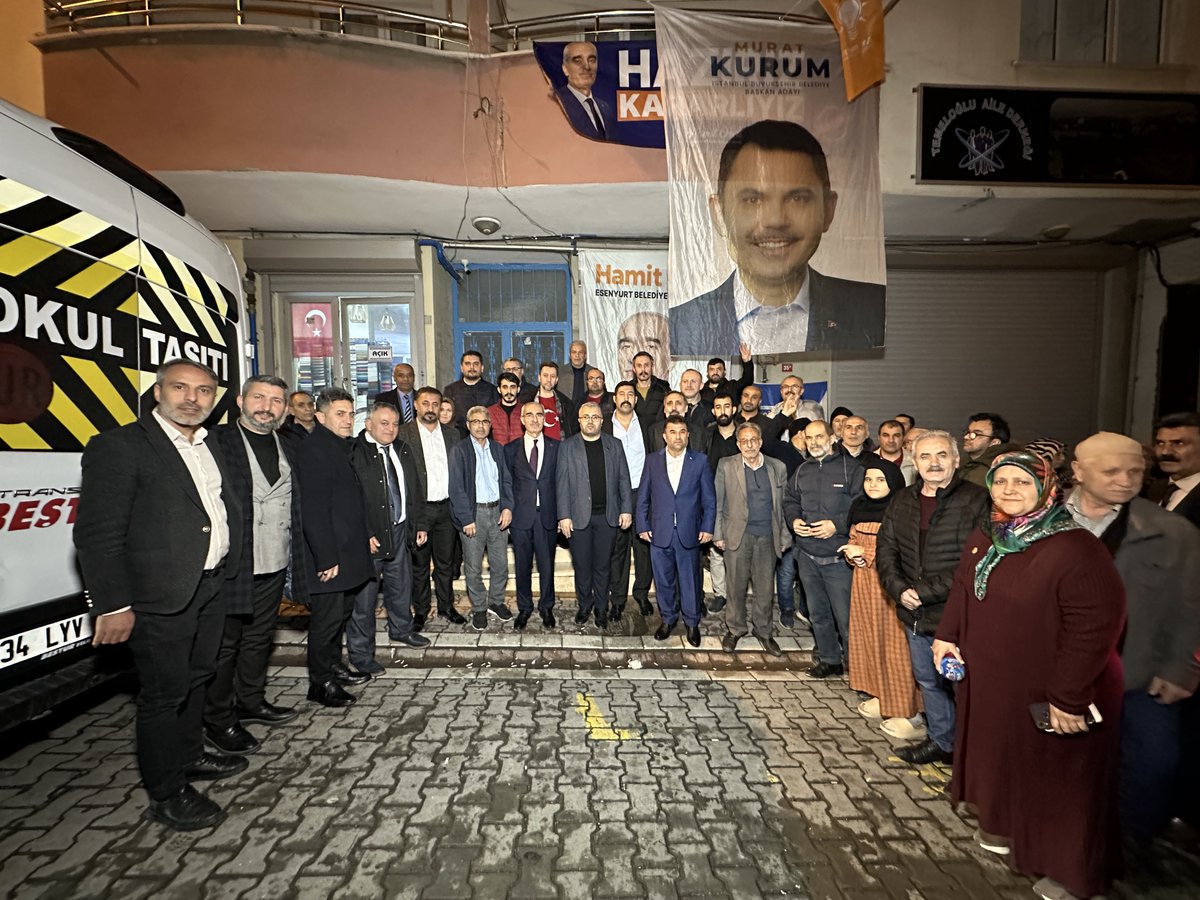 hamit_oncu's tweet photo. Bizim her mahallemizde özü sözü bir, vefalı dostlarımız var.

Süleymaniye Mahallesi lokalinde mahalle sakinlerimiz ile buluşup görüş alışveriş yaptık.

Komşularımızın sorunlarını dinleme ve projelerimizi paylaşma fırsatı bulduğumuz buluşmamızda samimi sohbetler gerçekleştirdik. 

Gecenin bu vaktinde bizleri dinleyip, konuk eden değerli komşularımıza şükranlarımızı sunuyoruz.

Yediden yetmişe partimize, şahsımıza olan güven ve desteği görmenin mutluluğunu yaşadık.

#EsenyurttaÖncü
#Sadeceİstanbul
#GerçekBelediyecilik
#HazırızKararlıyız