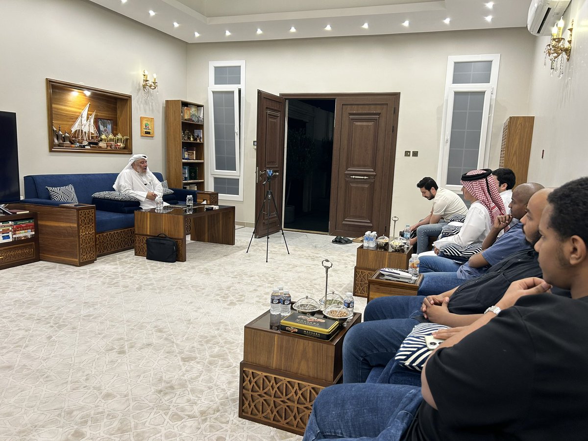 q6r's tweet photo. تشرفت اليوم بحضور مبادرة جميلة يقوم عليها مجموعة من طلبة الجامعة وهي مبادرة الديوان الثقافي وتهدف لنقل المعرفة إلى الشباب عبر المجالس من خلال المحاضرات في المواضيع الثقافية المختلفة ومحاضرة اليوم قدمها فضيلة الشيخ خالد أبوموزة حفظه الله في مجلس الأخ محمد إبراهيم التميمي جزاه الله خيراً على مبادرته ويمكن للجميع حضور هذه الندوات عبر قناة اليوتيوب
https://t.co/wd9dkaVU7S