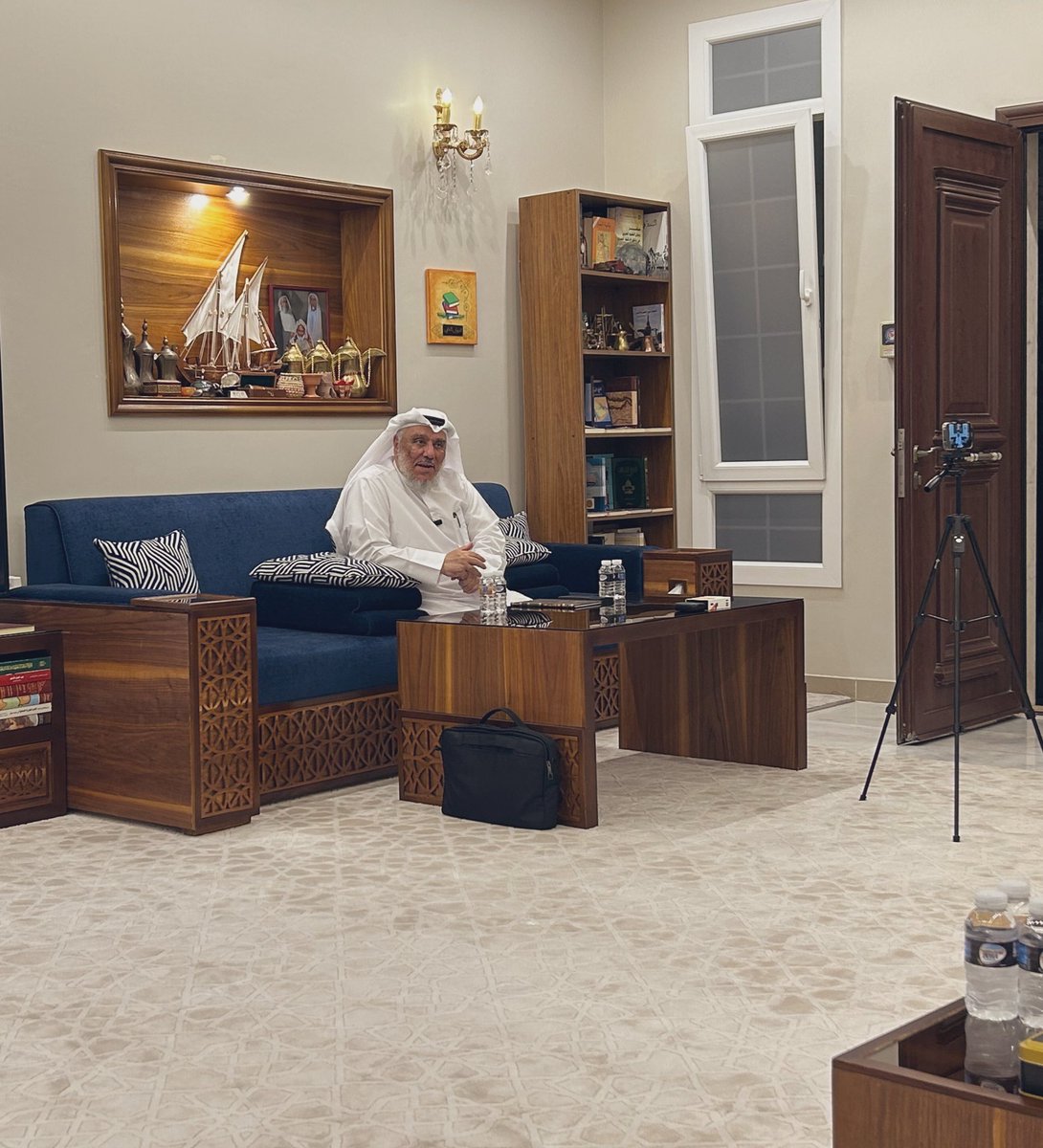 q6r's tweet photo. تشرفت اليوم بحضور مبادرة جميلة يقوم عليها مجموعة من طلبة الجامعة وهي مبادرة الديوان الثقافي وتهدف لنقل المعرفة إلى الشباب عبر المجالس من خلال المحاضرات في المواضيع الثقافية المختلفة ومحاضرة اليوم قدمها فضيلة الشيخ خالد أبوموزة حفظه الله في مجلس الأخ محمد إبراهيم التميمي جزاه الله خيراً على مبادرته ويمكن للجميع حضور هذه الندوات عبر قناة اليوتيوب
https://t.co/wd9dkaVU7S