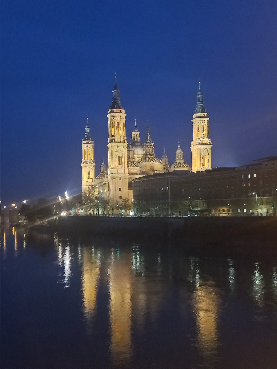 Sil_Arroyo's tweet photo. Mi foto del día 😍 #Zaragoza #21demarzo #azulnoche https://t.co/NPQmlPCOOp