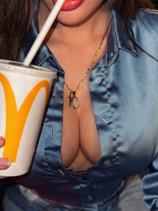 Unas hamburguesitas o que 🍔 https://t.co/BQFw9ooqWm aprovecha por que acabo de sacar solo 100 cupones