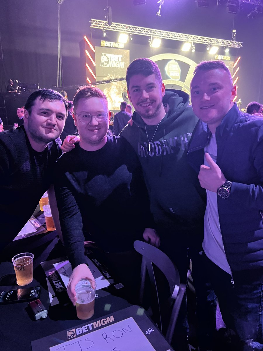 A big thanks to @Wayne501Mardle for sorting the tickets out for tonight’s premier league darts, what a night 👌 @Magician147