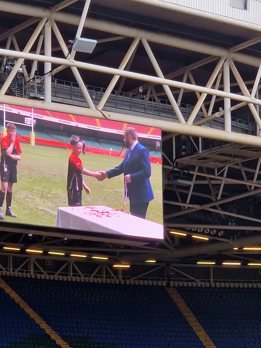 Miss E Main tweet media