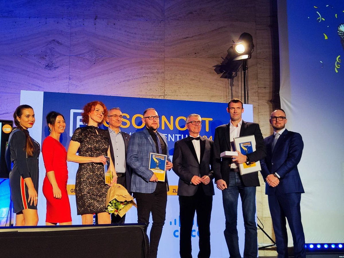 SpravedlnostCZ's tweet photo. 🎉Úspěch @SpravedlnostCZ a @ElenRans, ředitelky IT. Gratulujeme. https://t.co/6Sb6SlwYKC