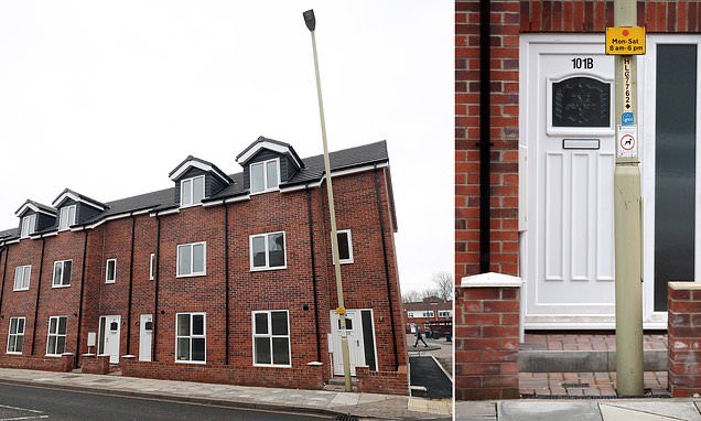 Not a lightbulb moment. 🤣🤦‍♂️

New home is built right behind a lamppost now partly blocking the front door.
The property in South Shields, near Newcastle, remains unsold after six months & do the planners not think ? 🤷‍♂️