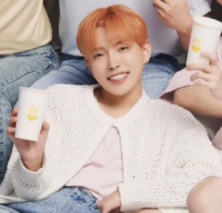 hcngkitten's tweet photo. they’re so husband and wife coded here🥹🥹 https://t.co/cXKKdzxYD6