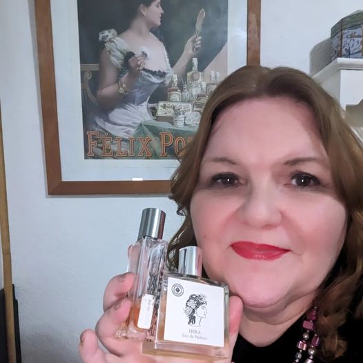 It's #nationalfragranceweek and here's my #smellfie. It's Court of Ravens by @4160Tuesdays and Hera by Karen Timson Fine Fragrance. I rotate both and refuse to part with either. @Perfume_Society. #Perfume #fragrance @FragranceFDN_UK #karentimsonfinefragrance #4160tuesdays