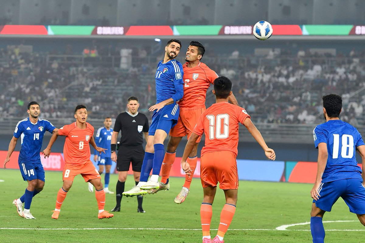 نتائج تاريخية تلقاها الأزرق بعدد مهول منذ تحكم مسؤولين نادي الكويت بالرياضة . 

• خسر من كوريا (9-0) 
• خسر من التشيك (7-0)
• خسر من استراليا (4-0)
• خسر من استراليا (3-0) مرتين
• خسر من الأردن (3-0) 
• خسر من قطر (3-0) 
• خسر من البحرين (4-2) 
• خسر من الهند واندونيسيا