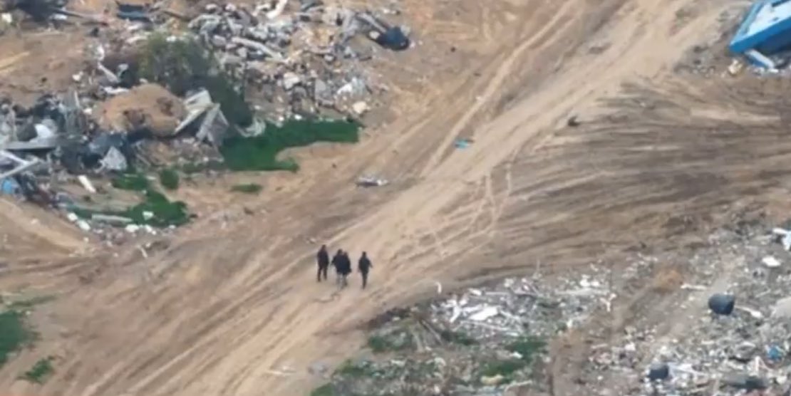 yousefaldomouky's tweet image. احفظوا هذا المشهد جيدًا، وأخرجوه للعالم حين يستنكر ما سيفعله الجيل القادم من غزة، حين يأخذ بثأره على طريقته التي تشفي غليل صدره المكويّ.