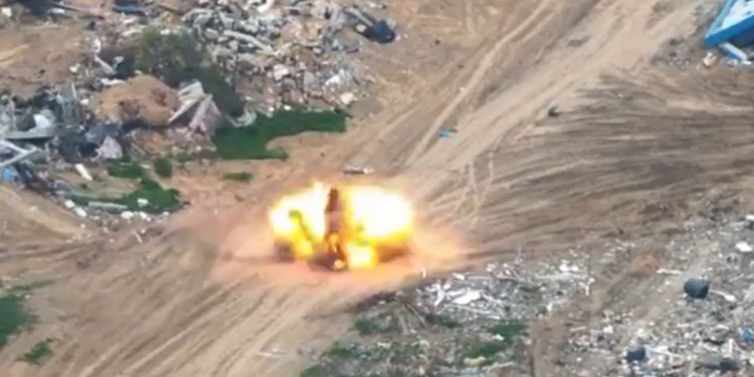 احفظوا هذا المشهد جيدًا، وأخرجوه للعالم حين يستنكر ما سيفعله الجيل القادم من غزة، حين يأخذ بثأره على طريقته التي تشفي غليل صدره المكويّ.