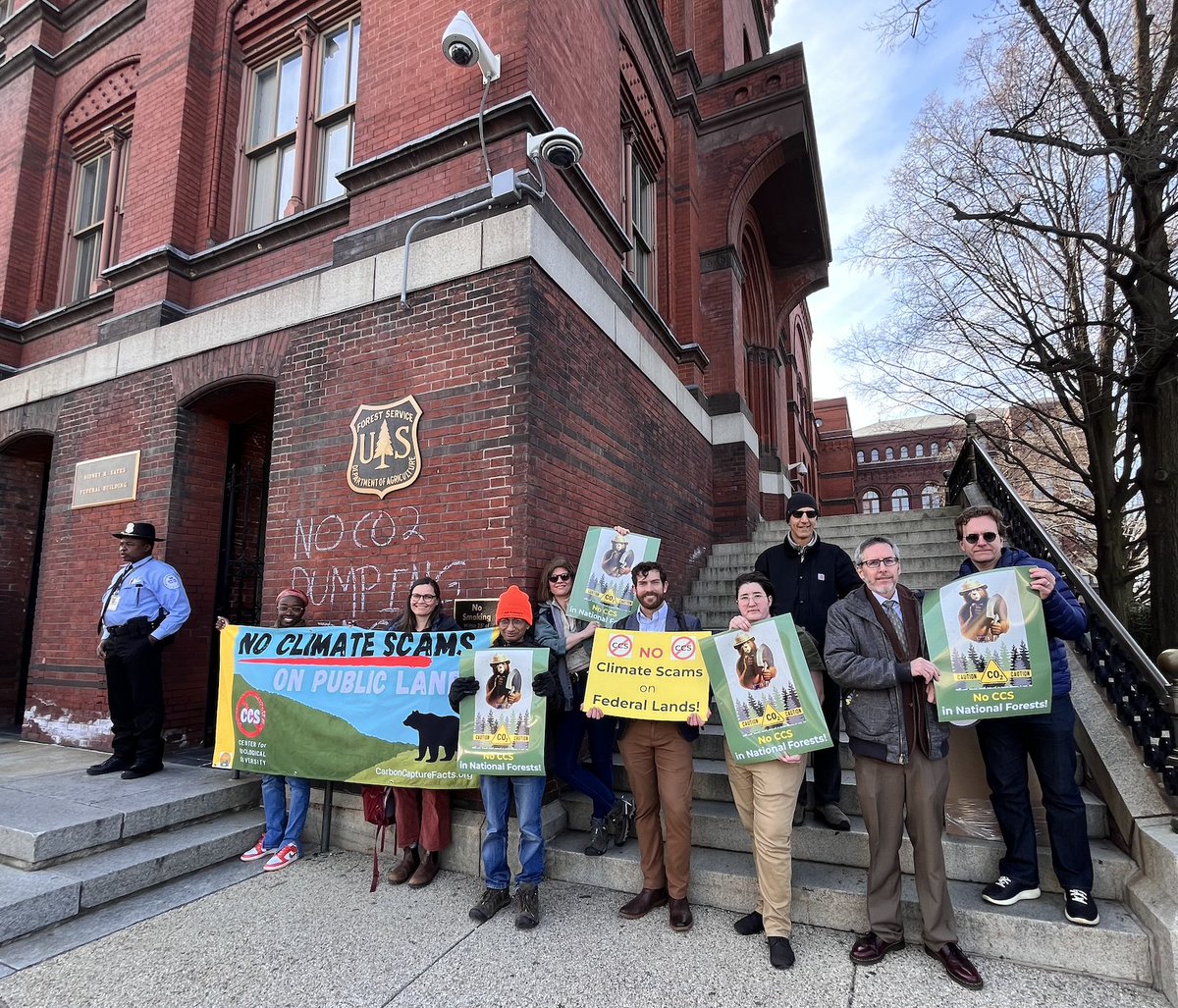 HUGE cheers to those who rallied today outside the US Forest Service in DC to demand 'No Climate Scams on Federal Lands!' 📢 @forestservice you can still stop the carbon dumping rule! w/ @jimrwalsh @foodandwater @BasavIPS @JasonRylander @CBD_Climate @JohnMuirProject + more