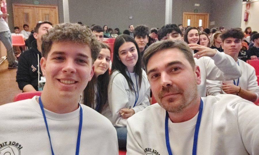 Exitoso lanzamiento de la sonda de los alumnos del <a href="/IESTIERRA_CR/">IES Tierra de Ciudad Rodrigo</a> salamancartvaldia.es/noticia/2024-0…