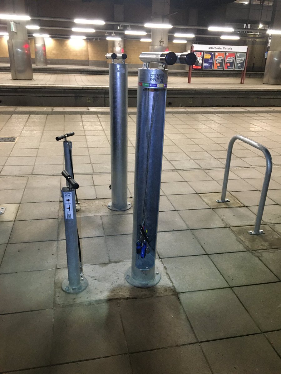 @HackneyBikeFit @RealJohnWynne @Bamfordthefirst My favourite thing about my old station I worked out of it for 37years and I was overjoyed when these were installed