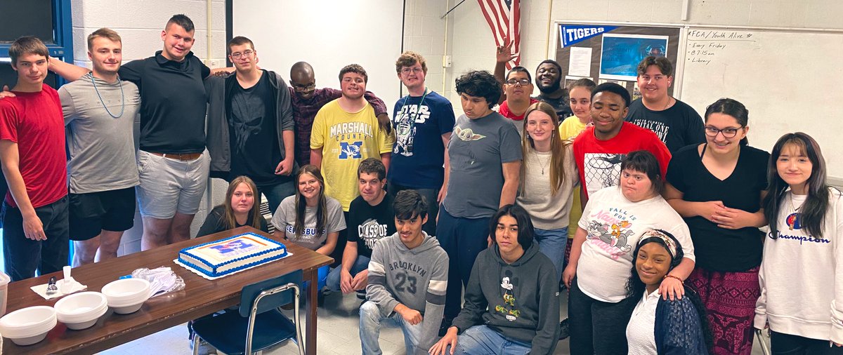 My Mentor PE class got a nice cake 🎂 and ice cream 🍨 surprise today! I have really enjoyed this group (mentors and mentees)! 👍

<a href="/mchs_tigerstn/">Marshall County High School (TN)</a> <a href="/jperry_2/">Dr. Justin Perry</a>