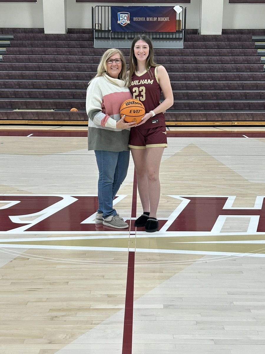 SieraLoudermilk's tweet photo. I extremely excited to announce i’ve just received a basketball offer from Earlham College! Huge thanks to @EarlhamWBB Coach Adams and Coach Sims for the amazing visit. Can't wait to see what the future holds! @mikemillsnc @OhioPremierBas1 @RossLadyRamsBB https://t.co/SIT5reBlf2