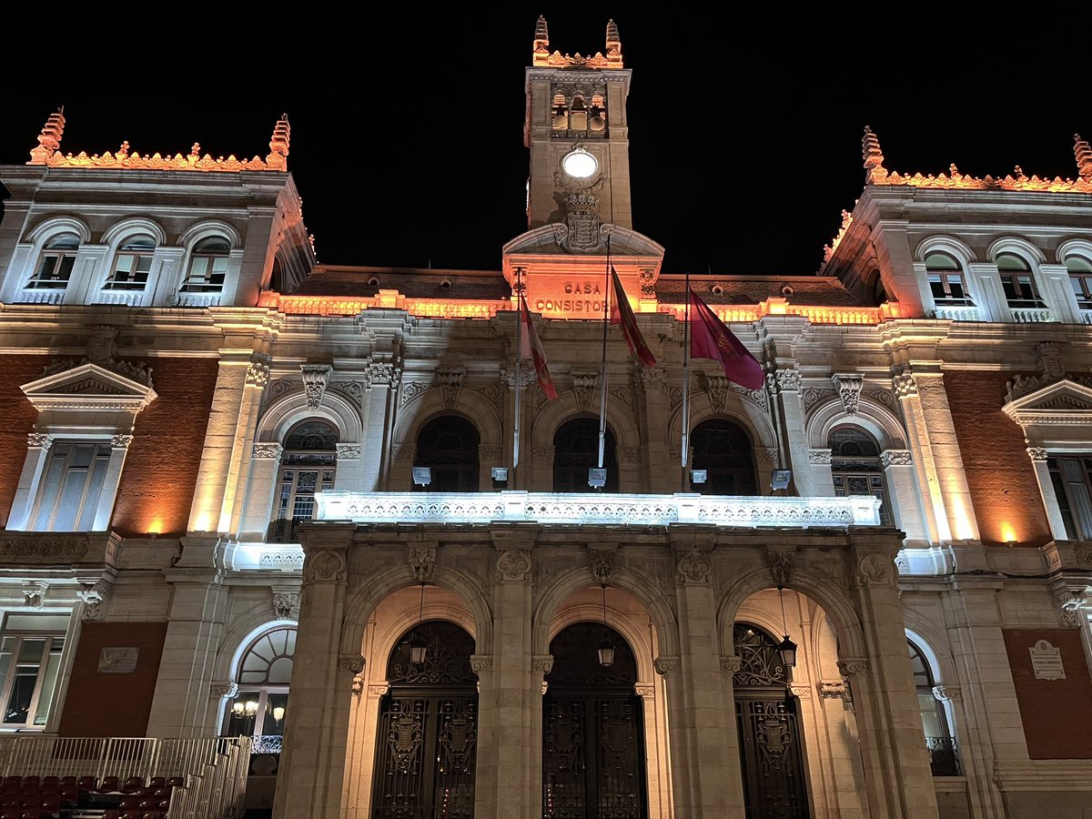 🟠 Con motivo del Día de la Eliminación de la Discriminación Racial y Étnica, la #CúpulaDelMilenio y el Ayuntamiento se iluminan de naranja para visibilizar la lucha y el compromiso contra el racismo y la intolerancia.