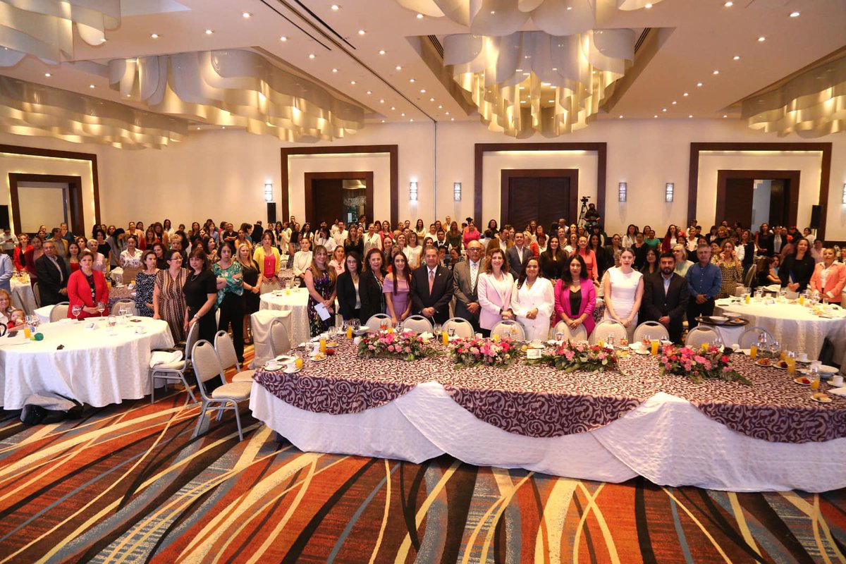IMEFOficial's tweet photo. Un hito en León, Gto.! El Foro IMEF de #MujeresLíderes reunió a +400 personas para dialogar sobre emprendimiento, retos  profesionales, educación financiera y mujeres en política. Gracias a  ponentes, moderadores, patrocinadores y asistentes por un día lleno de aprendizajes. https://t.co/T9rRiqKeZ9