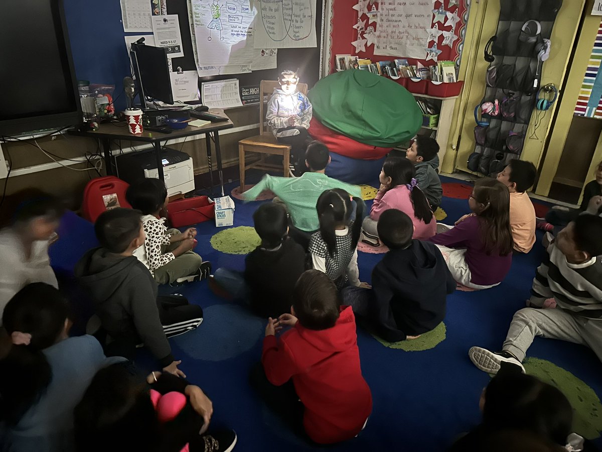 JenniferCoaker's tweet photo. Retelling our favorite read alouds using a a flash light, character voices and a skit is our new favorite class activity!!!!  @NHPGCP @NHPRoadSchool https://t.co/L1D2edwdiJ