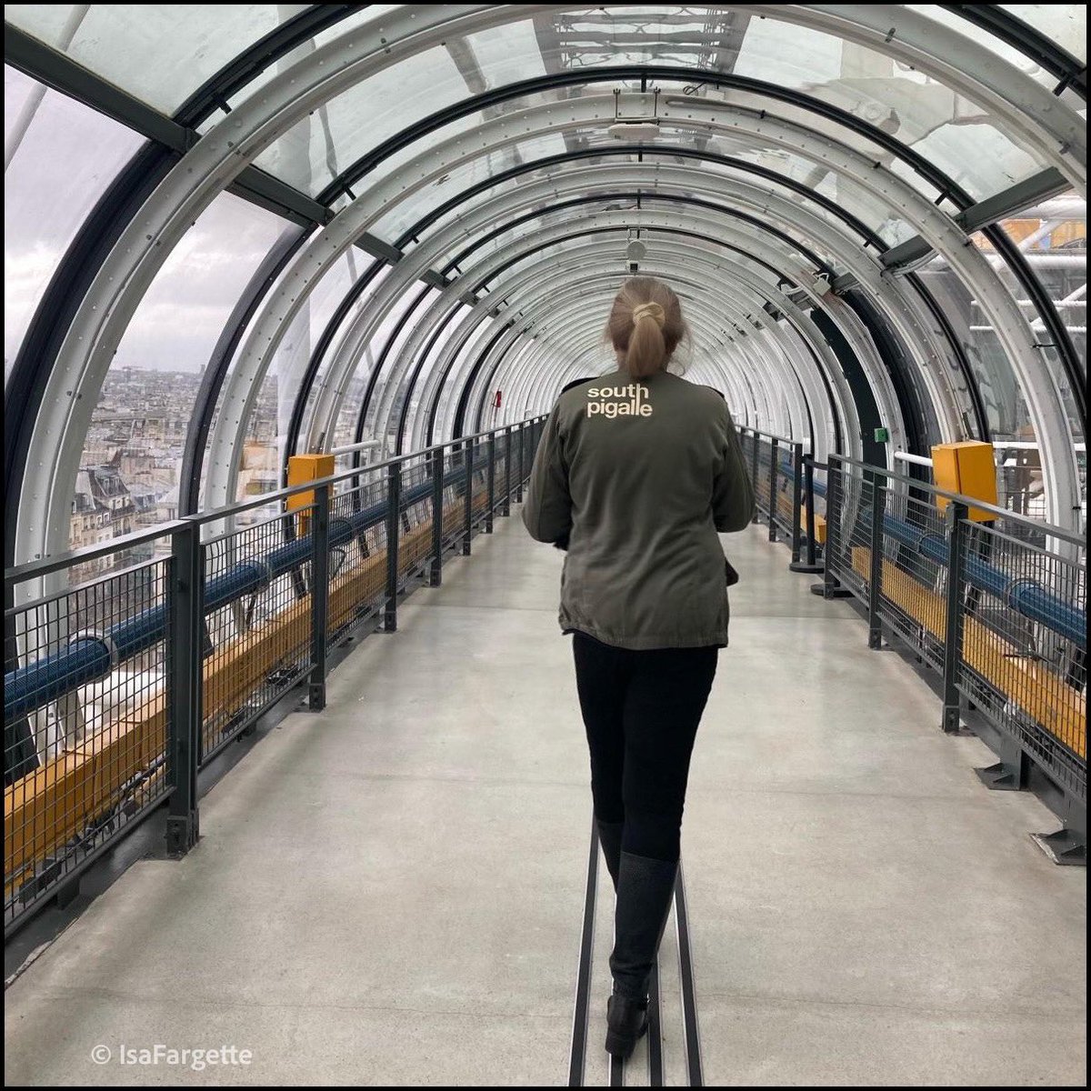 isafargette's tweet photo. 🌤️ LIFE ON MARS 🔥
#portrait #myself #photography #march #bobo #sopi @CentrePompidou
17/03/2024 https://t.co/weLEMgMA3I