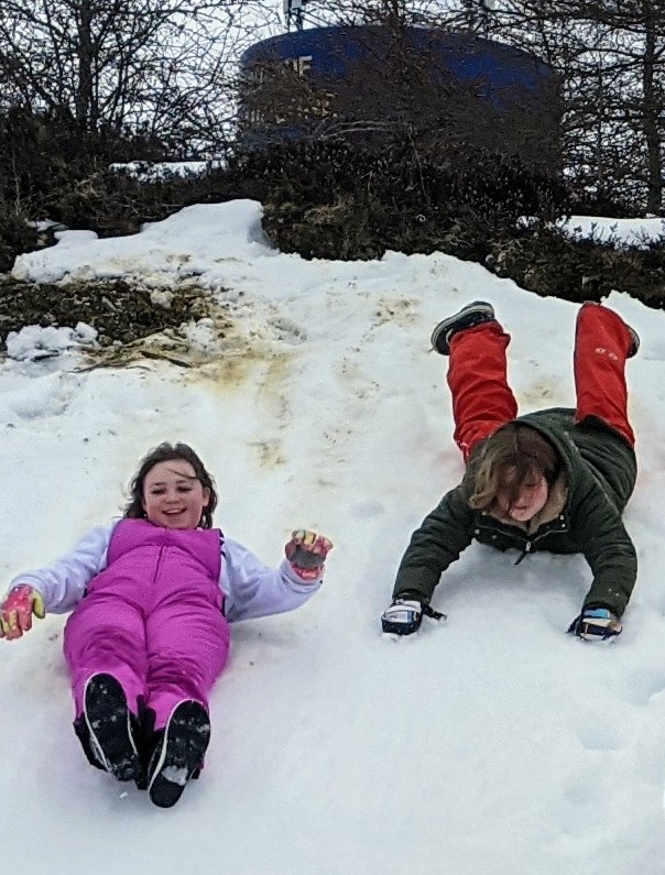 MsTrudyPiercey's tweet photo. "Grade Six Impromtu Sliding Fun" @whitbourneelem during #DartOutdoor Day. Loving life. @schoolsportsnl https://t.co/cWFhbDOHNh