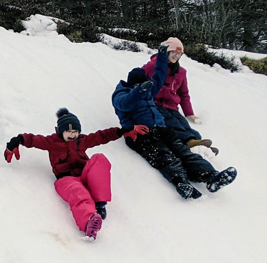 MsTrudyPiercey's tweet photo. "Grade Six Impromtu Sliding Fun" @whitbourneelem during #DartOutdoor Day. Loving life. @schoolsportsnl https://t.co/cWFhbDOHNh