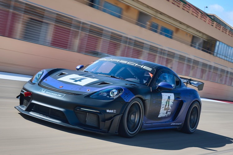 sportmotores's tweet photo. #CPV/#IberianSupercars: @VelosoMsport  garante um novo Cayman GT4 RS

A estrutura liderada por Luís Veloso adquiriu um competitivo Porsche Cayman GT4 RS que será utilizado na edição 2024 do Campeonato de Portugal de Velocidade e @SouthGt4 

Saiba mais: https://t.co/Bb49xjvObK https://t.co/ILNC2s48Fq