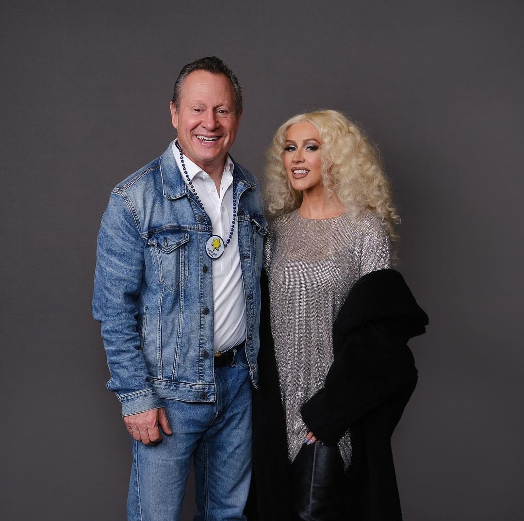 .@Xtina poses with CEO & board member of @BHHSRealEstate, as well as the @sunshinekidsorg spokeskids following her exclusive benefit performance, that raised over $94,000, to help bring much needed sunshine to children batting cancer.