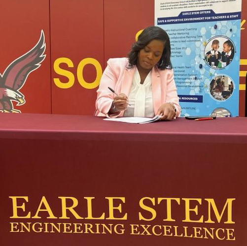 CpsLeaders's tweet photo. Congratulations to Regina Latimer-Lake (@ReginaLatimer) on becoming the new contract principal of @EarleStem ES! #TheBestLeadWithCPS https://t.co/vIvH2bYnHZ