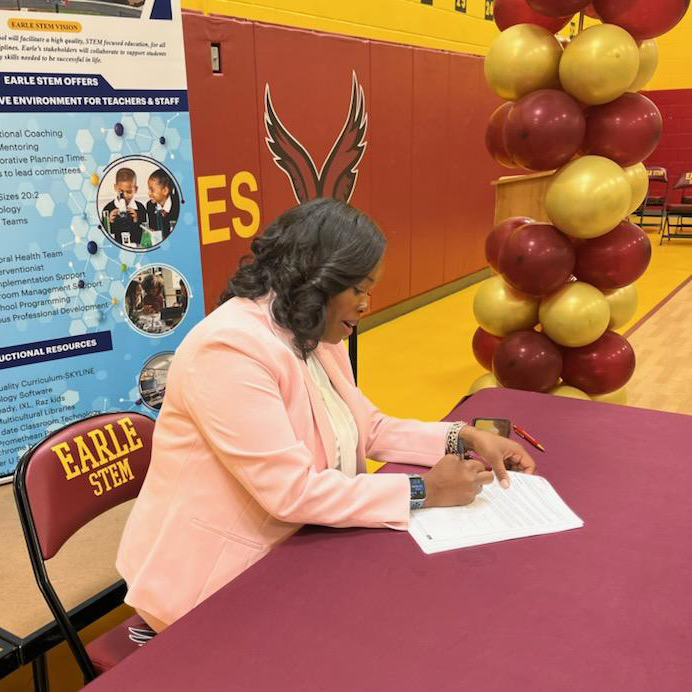 CpsLeaders's tweet photo. Congratulations to Regina Latimer-Lake (@ReginaLatimer) on becoming the new contract principal of @EarleStem ES! #TheBestLeadWithCPS https://t.co/vIvH2bYnHZ