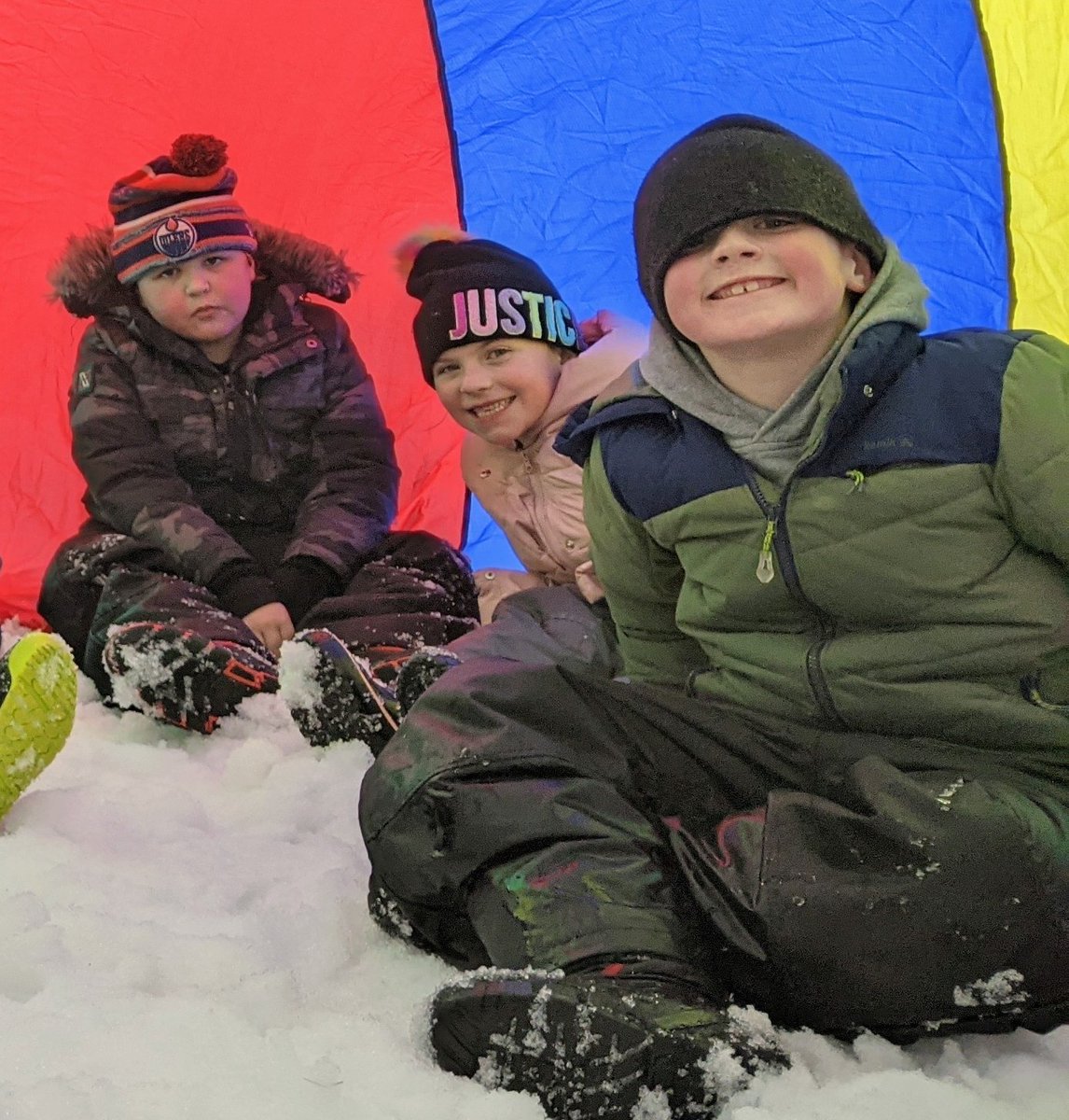 MsTrudyPiercey's tweet photo. And the fun continues for #dartoutdoor day @whitbourneelem . Grades two and three enjoy "Parachute Play in the Snow." @schoolsportsnl https://t.co/DOtJfWGqoS