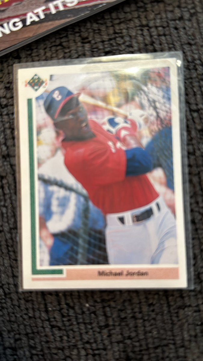 CoachR1ck's tweet photo. Can anyone in #thehobby help me? Is the Jordan baseball SP1 printed on thinner card stock? Just received one (bought on eBay) and it is thinner than typical card stock. Did I get ripped off or is this normal? @CardPurchaser https://t.co/C2sJSrVlHO