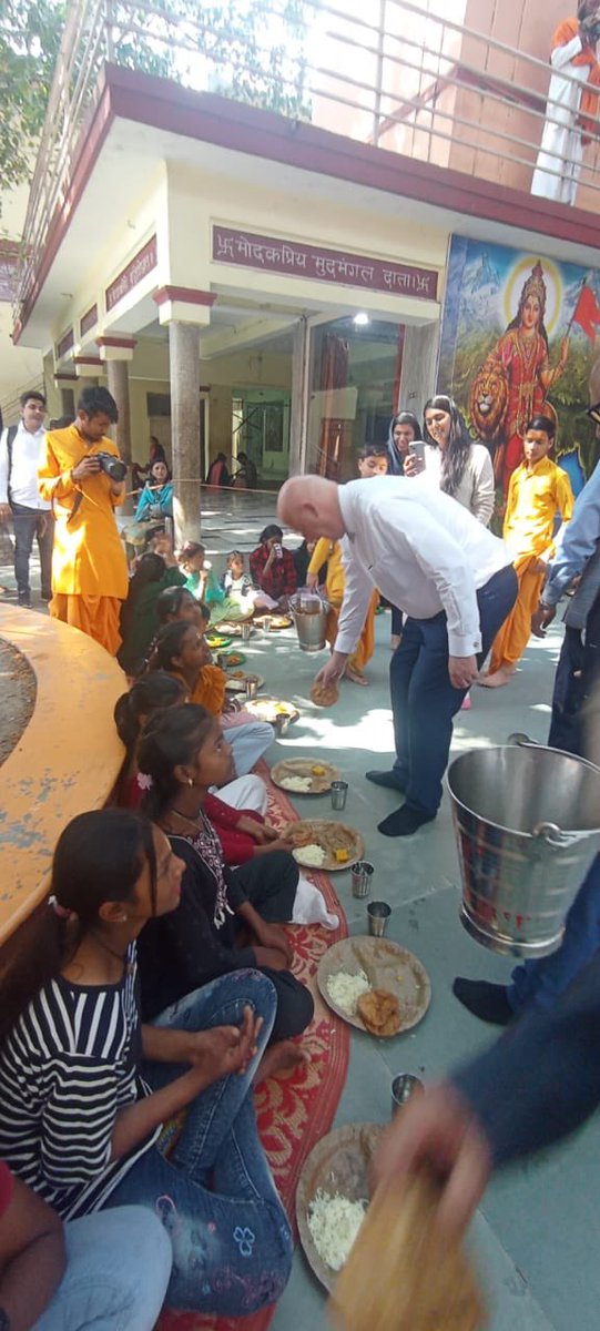 A Special experience as assisting at the traditional langar at the Ashram #ParmathNiketan @DenmarkinIndia