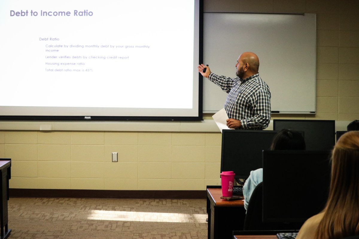 GCCCBroncbuster's tweet image. Gabe Gallardo and Brian Crockett from Crockett &amp;amp; Co Real Estate revisited Dr. Ortega&apos;s Personal Finance class today, providing students with insights into purchasing a home.🏘️

#COMMUNITYCollege
#FinanceClass💵
#ProducingPositiveContributors🎓