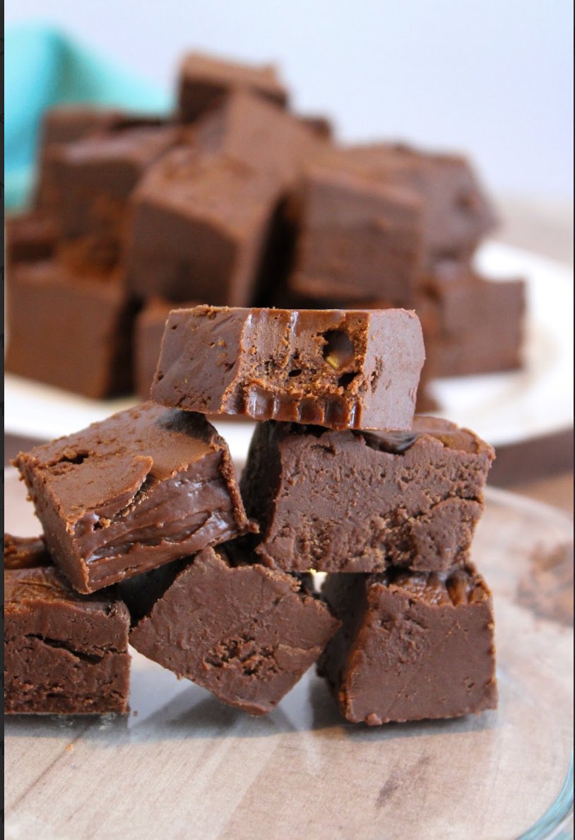 dentistmel's tweet photo. Vegan Fudge Recipe! https://t.co/UKkKkUY4Aa #veganfudge #Veganfudgerecipe #FudgeRecipe #veganrecipes https://t.co/mPQJF15Uqv