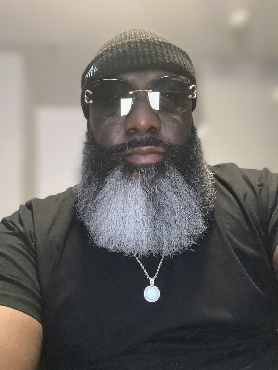 Sneaker_Rich's tweet photo. @EmmieLuvsBeards @PerpetualSsence https://t.co/53LfDLjsyg