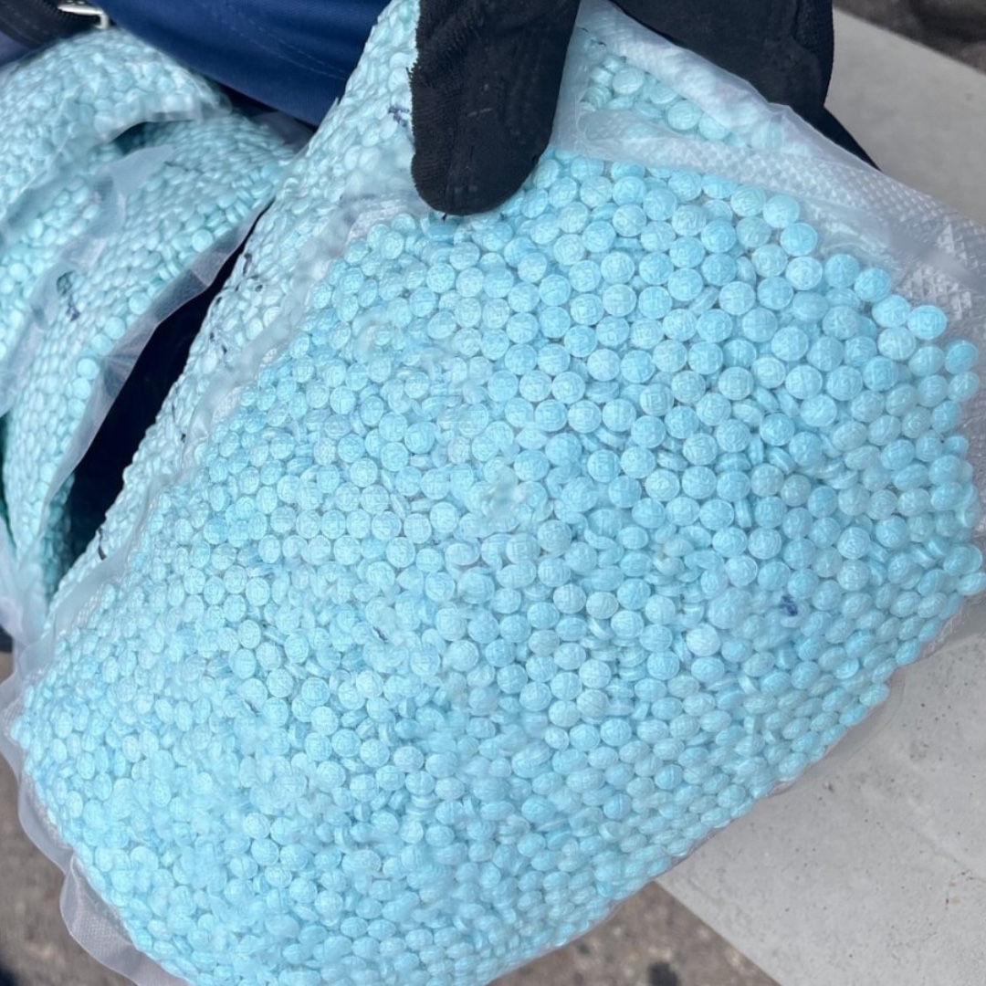 So far this month, USBP has seized over 14K lbs. of controlled substances worth over $25M. Snapshot: +11,000 lbs. MJ +1,600 lbs. Meth +1,000 lbs. Cocaine +300 lbs. Fentanyl +100 lbs. Heroin Agents being in the field make this possible.