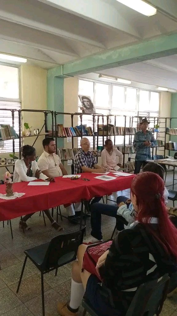 Magistral ejercicio de categorización desarrollado en el <a href="/IpvceEGuevaraVc/">IPVCE Ernesto Guevara VillaClara (Oficial)</a> por la bibliotecaria Odalys Luaces Penton alcanzando la categoría de docente especialista presente  Yandry Alemán Viera metodologo provincial de Biblioteca. <a href="/CubaMined/">MINED</a>