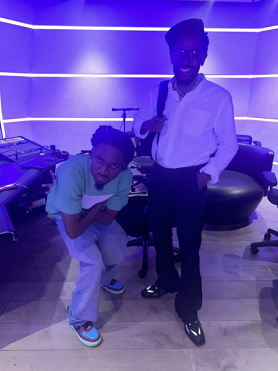 i just met kendrick &amp; he told me “u the kid that went crazy on blue lips” ?!?!!!
