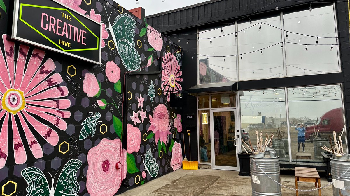 The Creative Hive is making a buzz in their newly expanded space in west #yeg. Two minute video tour here: cbc.ca/player/play/1.… More to come on #cbc📺TV and @cbcgem at noon on Sunday. #OurYEG #community #business #fun