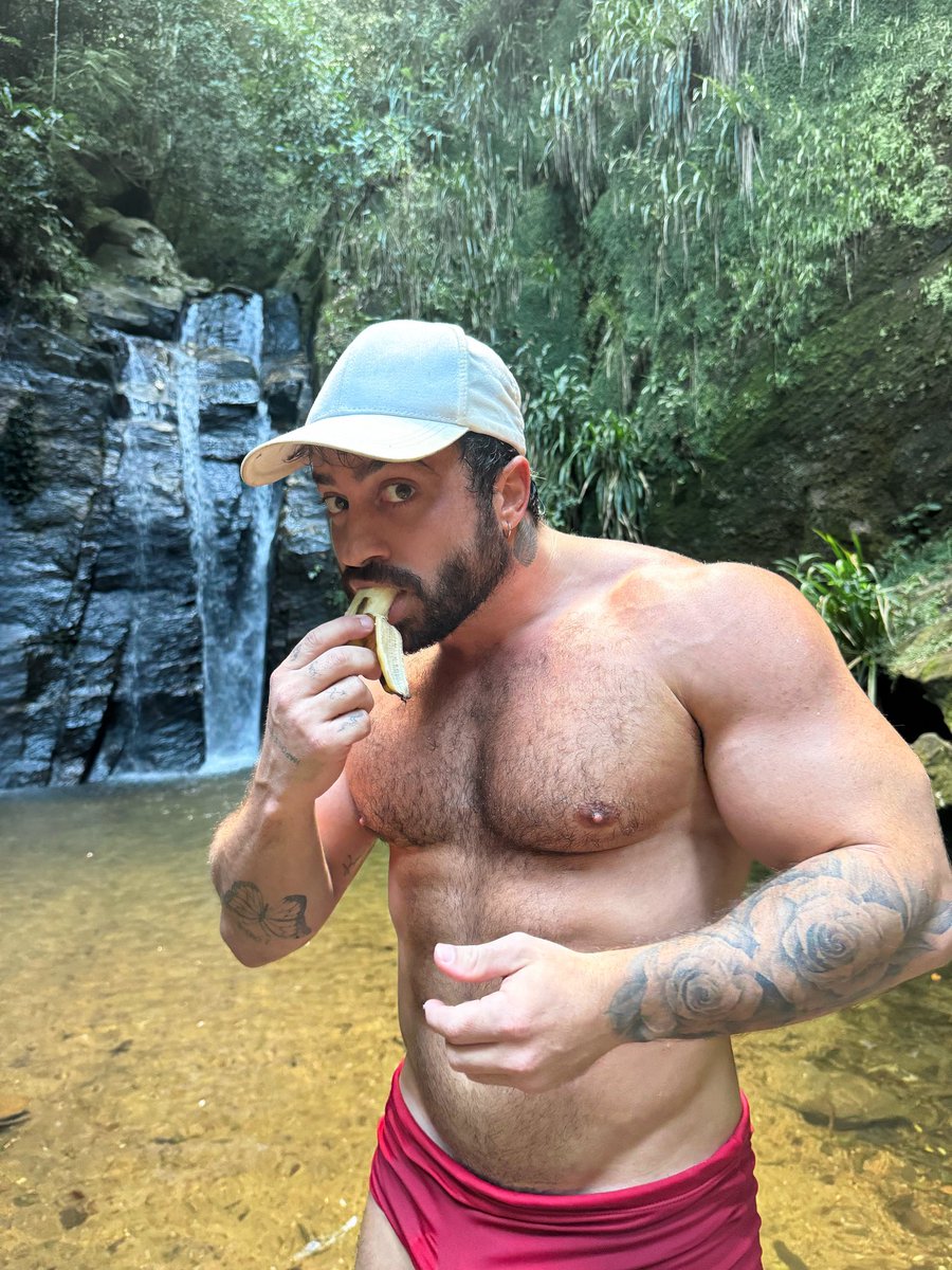 ghislandiflavio's tweet photo. dia de cachu ✨💦 https://t.co/xbJCFNNdhT
