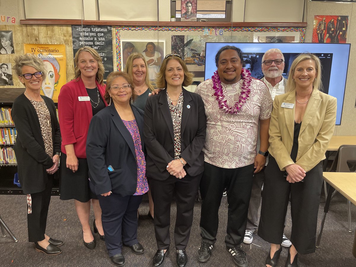 Congratulations to Profe Casillas who has been named an OUSD Teacher of the Year!!! Bravo!!!@osideusd