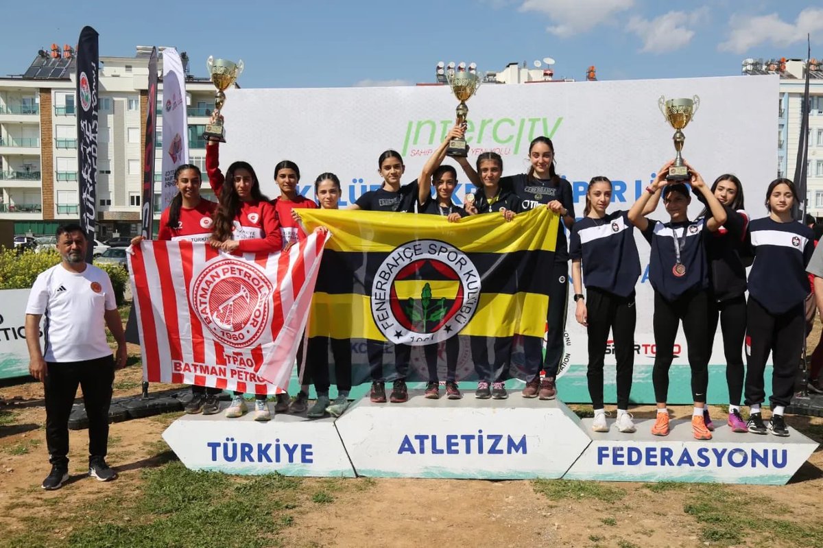 Kulüpler Kros Süper Liginde Kızlarımızın da yarıştığı Batman Petrol Spor Kulübü Kızlarda Fenerbahçe Spor Kulübünün ardından Türkiye 2.si oldu.🏃🏻‍♀️🏆💪🥈Kulübümüz Batman Petrol Sporu ve kızlarımızı tebrik ediyorum <a href="/HemBingol/">Bingöl Halk Eğitimi Merkezi</a>  <a href="/Mukes_12/">Muhittin Keskiner</a>    <a href="/veyselanacur/">veysel anacur</a>  <a href="/agrali_y/">Y.agrali 🇹🇷🇹🇷</a>