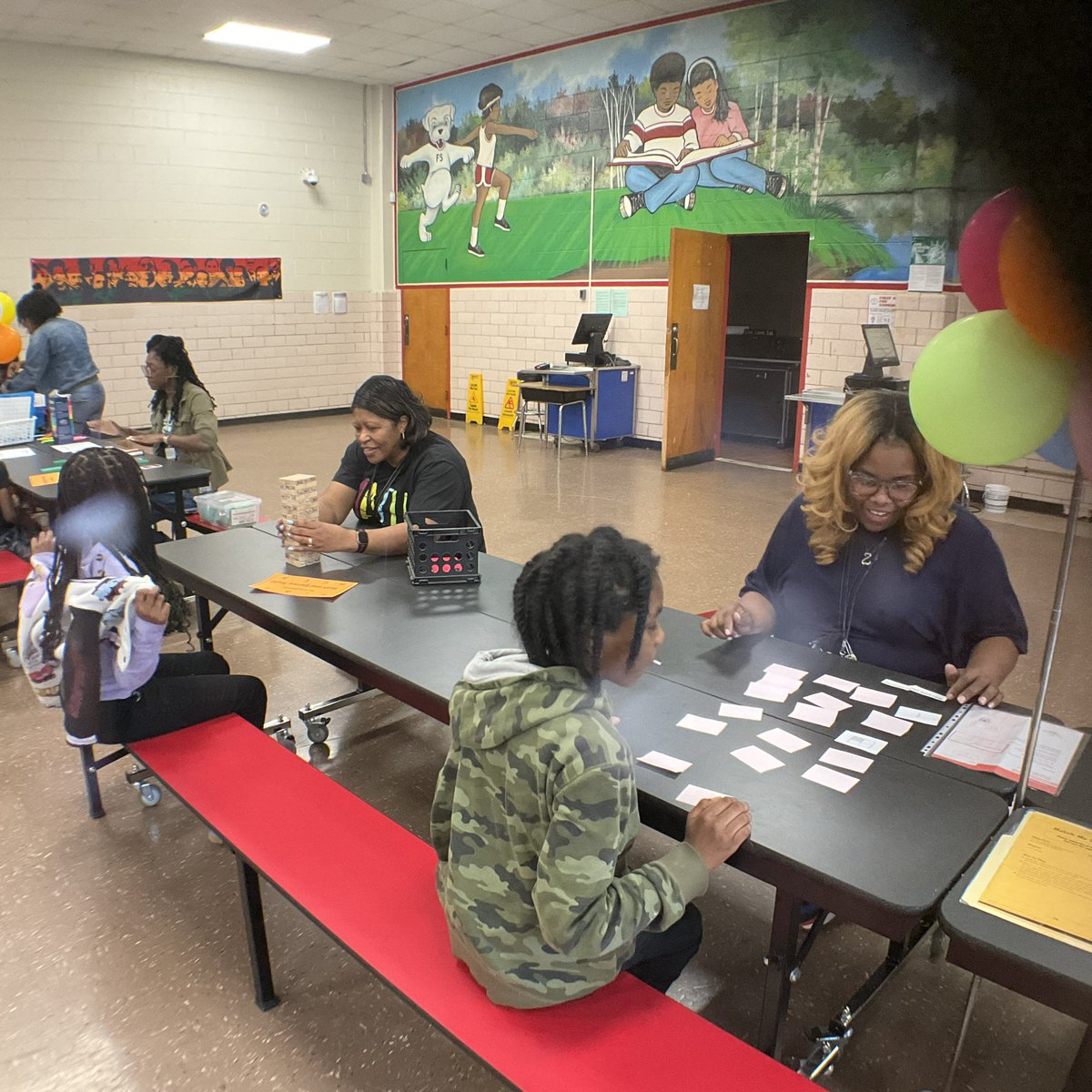 FlatShoals_ES's tweet photo. Our students, parents, and teachers came out to “get fit with math and lit” during our Math &amp; Literacy Night. @DeKalbSchools #DCSD #iloveDCSD https://t.co/9FODC2u9as