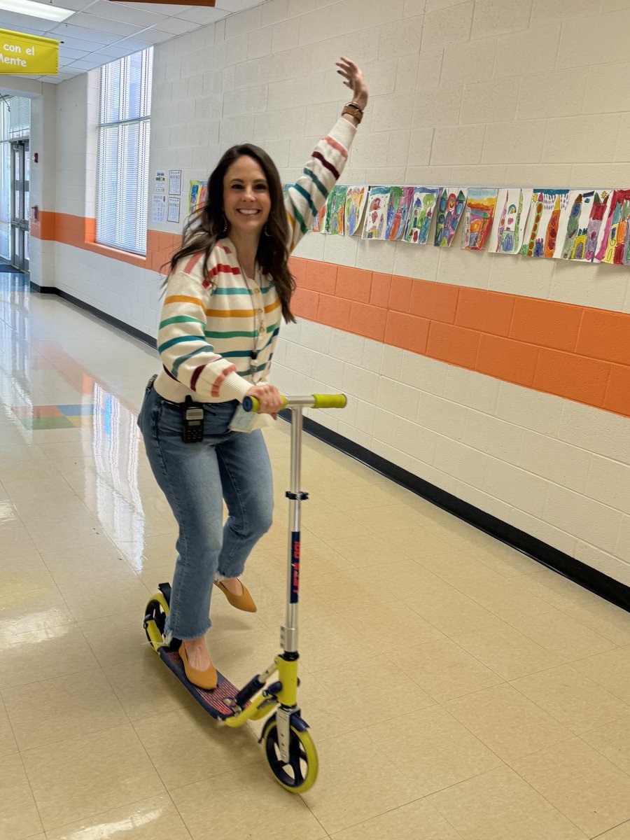 ShilohValleyPS's tweet photo. Principal Williams snuck a ride on the Boosterthon scooter today to encourage our BullDOGS to get those pledges! 

Principal Giers …. You’re next- let’s see what you got! #BoosterChallenge #TeamUCPS @AGHoulihan @Renee_McKinnon1 @UCPSNC @ShilohValleyES https://t.co/tWQAveXRKw