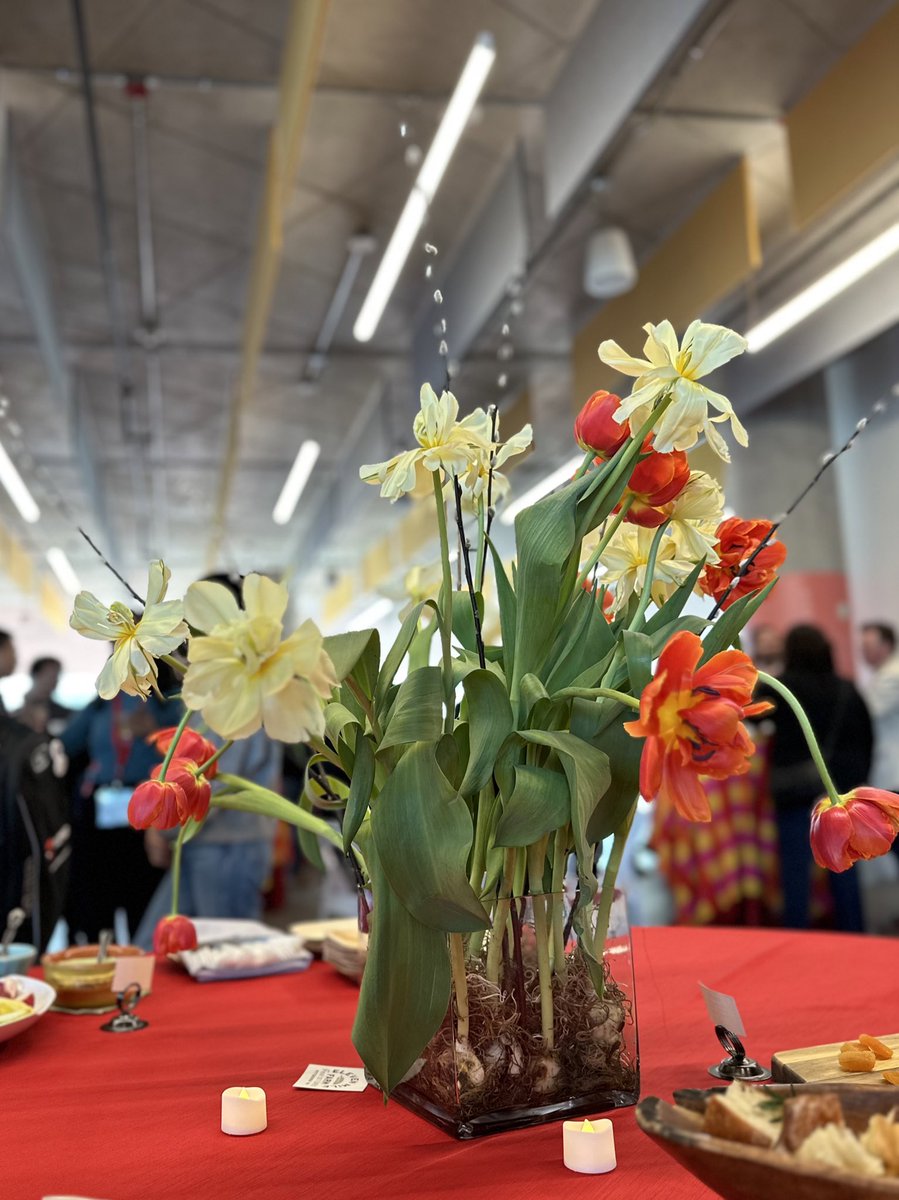 Eleven Mile Farm tulips are back this year! Take CMU Energy Week home with you and grab a bag at the registration table to take tulips and bulbs from our centerpieces home to plant! ♻️