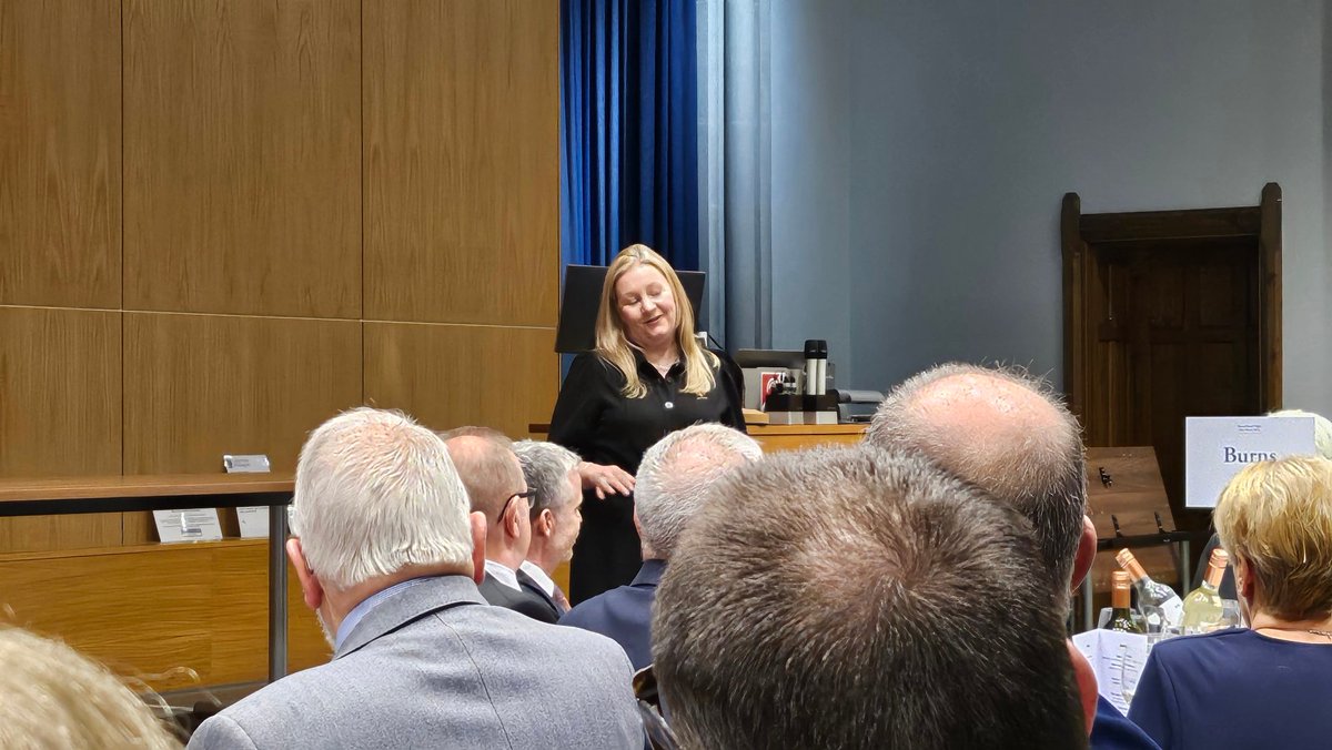 Director of @GlasgowBurns centre @MackayPAG addresses the @UofGlasgow's Senate Guest Night. Another celebration of all the amazing work the centre does. Very proud.