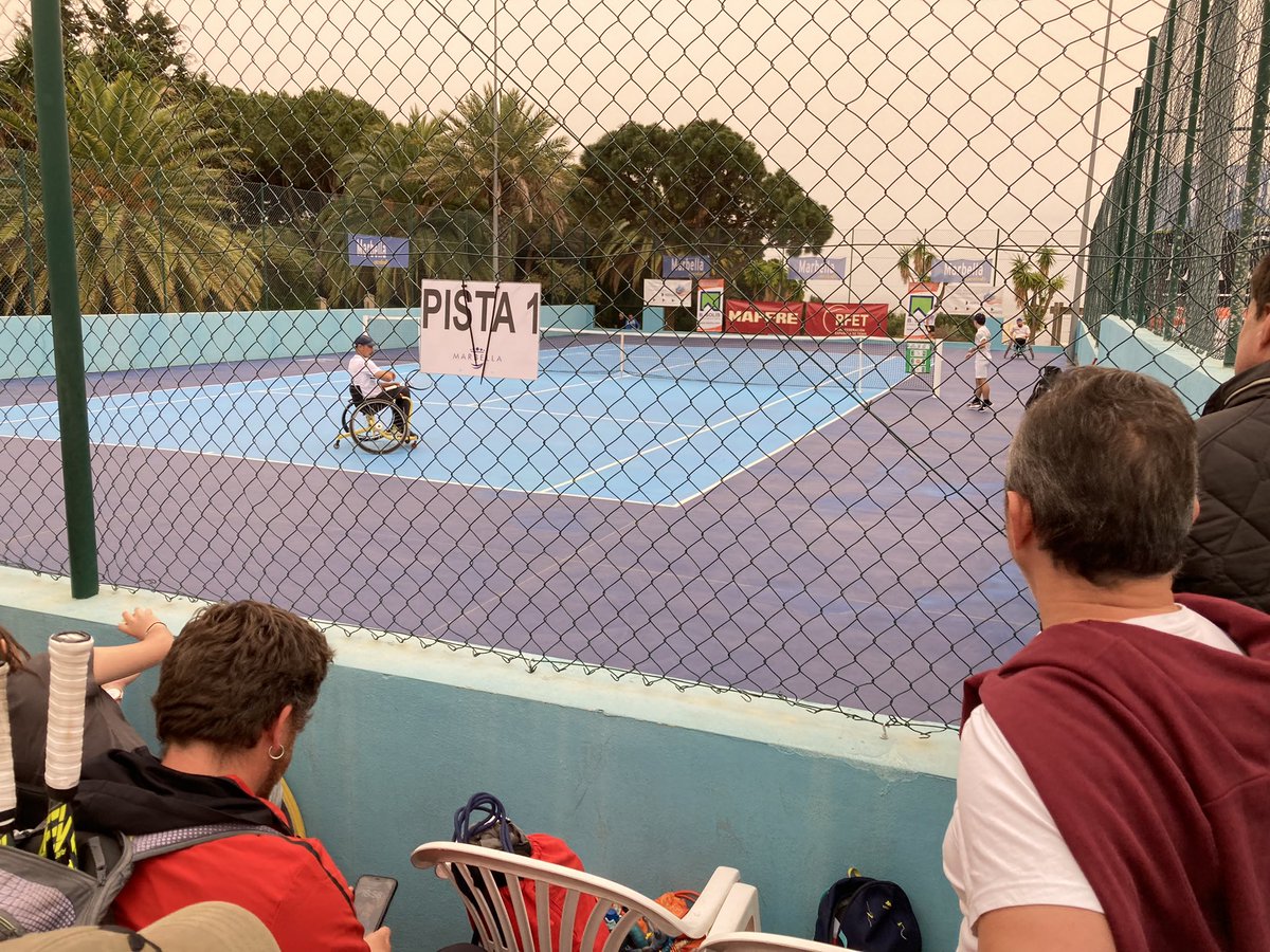 Comenzó el XVI open nacional de tenis en silla de ruedas ciudad de Marbella en las instalaciones del polideportivo Paco Cantos, durante este fin de semana podremos disfrutar de las mejores raquetas del pais en silla de ruedas
