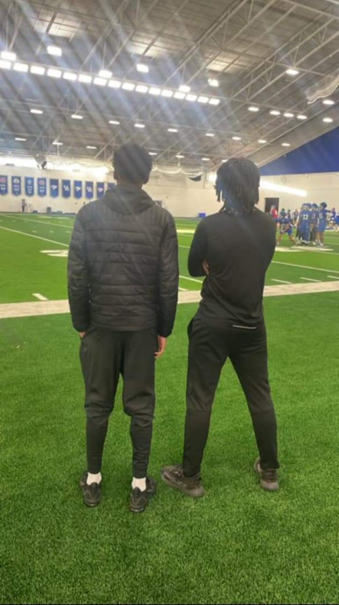 DemontLee's tweet photo. Them Middletown Middies at University of Kentucky 💪
#Magic
#TrustTheProcess
#weworkingoverhere https://t.co/ALF2z9LmdU